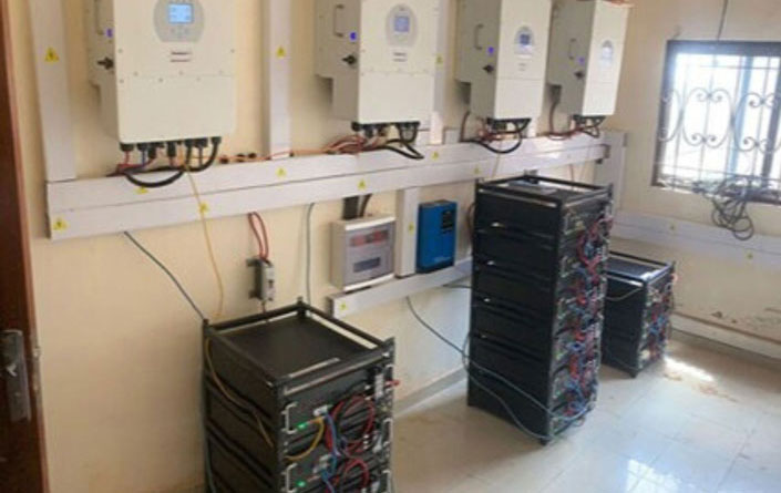 Inverter fuori rete RENOPI 40kva Sistema batteria Lifepo4 65KWH in Camerun